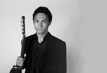 adrien maza, guitariste du trio furioso